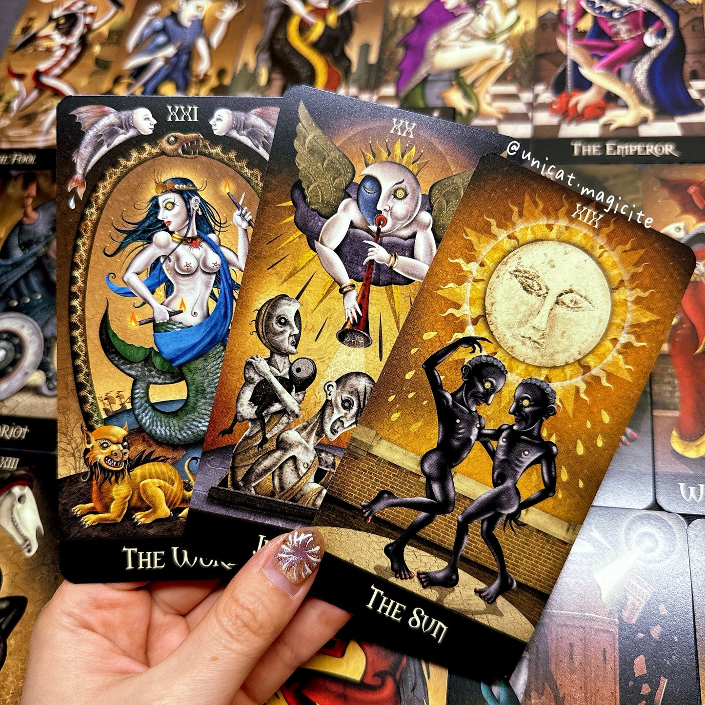 🌛Deviant Moon Tarot Borderless Edition